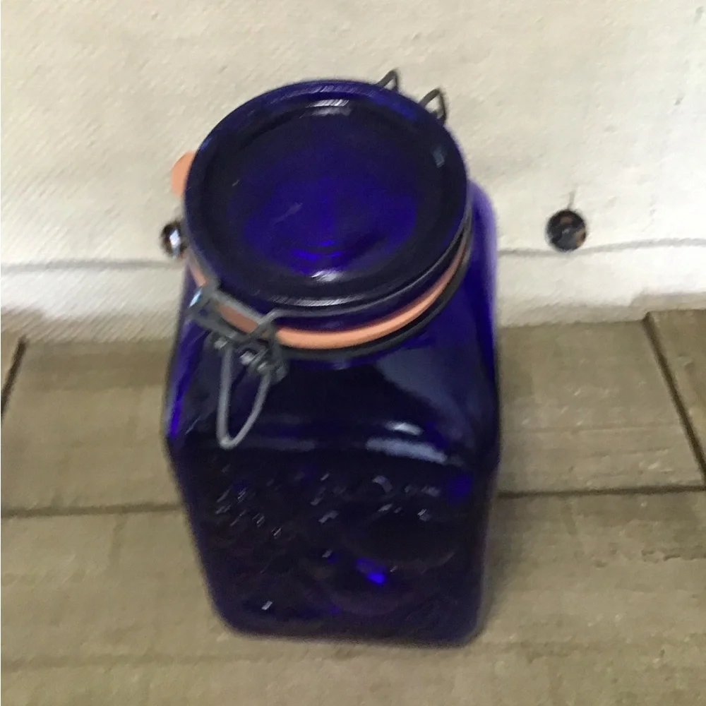 Vintage Farm Products Cobalt Blue tilt head canister w/metal closure.made ltaly